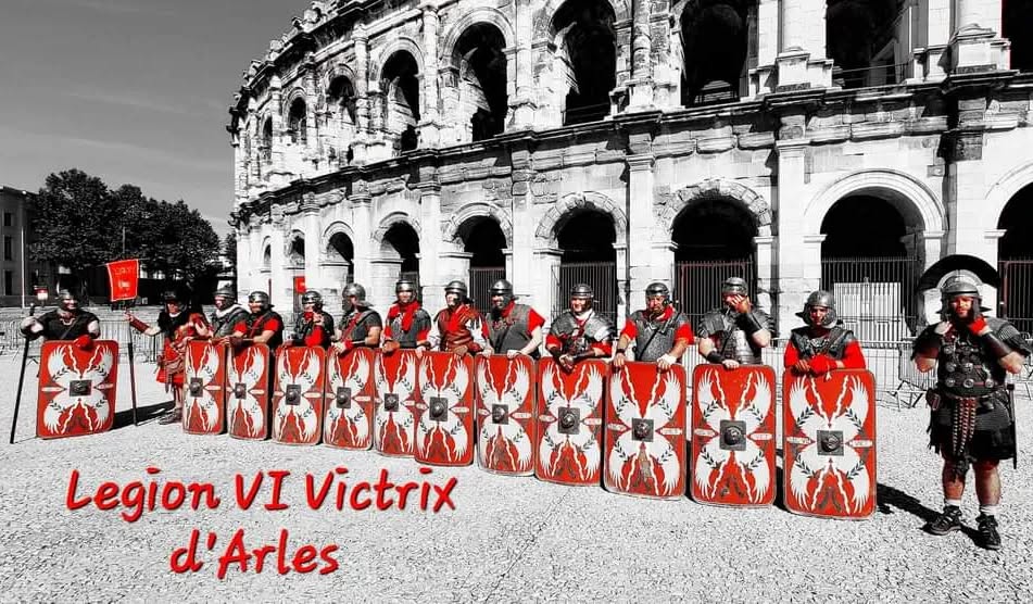 La légion devant les arènes de Nîmes lors des journées romaines 2023.
#legionvivictrixarles #spqr #arenesdenimes #journeesromainesdenimes #legionromaine
